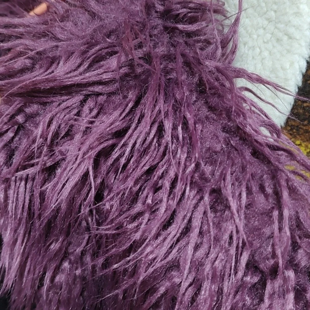 Donna Salyers' Fabulous Furs - Picture 8 of 10